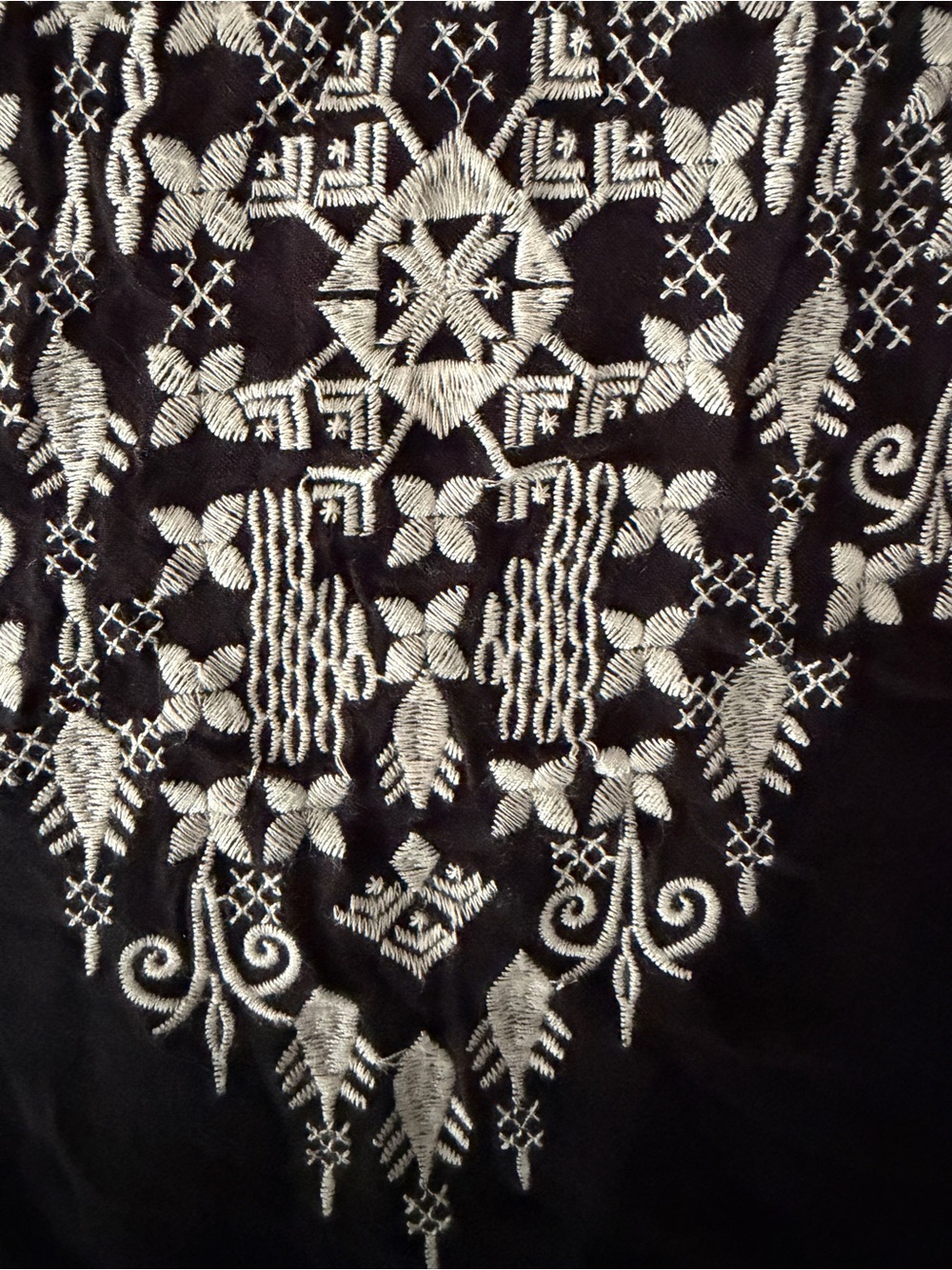 Chelsea & Theodore Black Embroidered Boho Bell Sleeve Blouse M 20PTP 21L - Picture 2 of 5